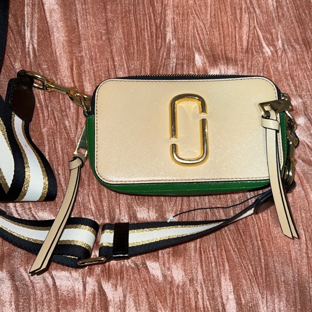 MARC JACOBS The Snapshot Small Camera Bag Crossbody Bag Tan
Green Black Gold
